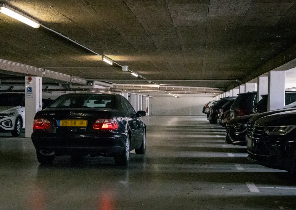 überdacht-shuttle-parken-flughafen-dusseldorf
